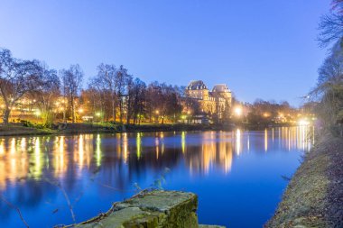 Turin valentino park kalede. Turin Panoraması geceleri