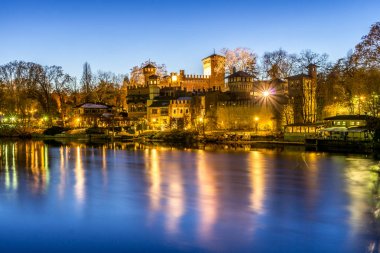Turin valentino park kalede. Turin Panoraması geceleri