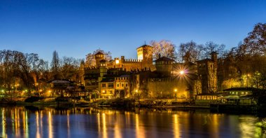 Turin valentino park kalede. Turin Panoraması geceleri