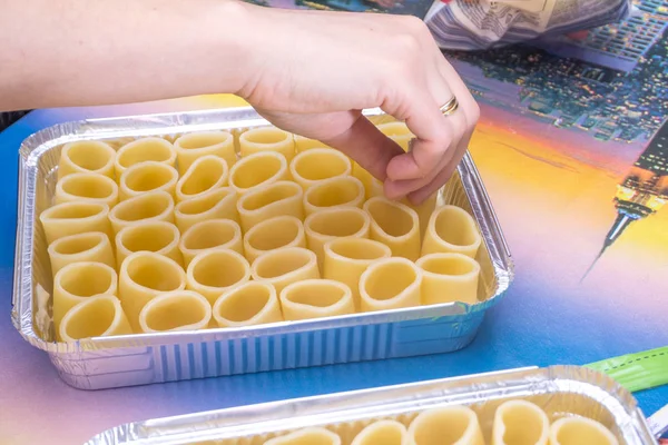 Italian Woman Cooks Season Italian Pasta — Stock Photo, Image