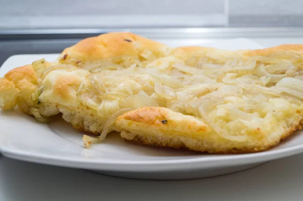 Focaccia Con Cebollas Plato — Foto de Stock