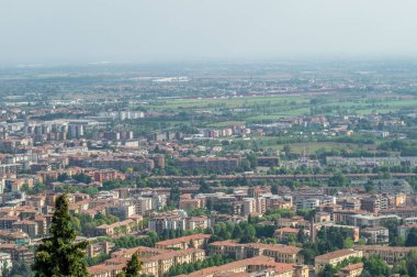 Bahar Bergamo şehir panoraması
