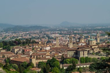 Bahar Bergamo şehir panoraması