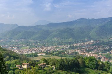 Bahar Bergamo şehir panoraması