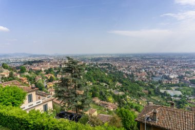 Bahar Bergamo şehir panoraması