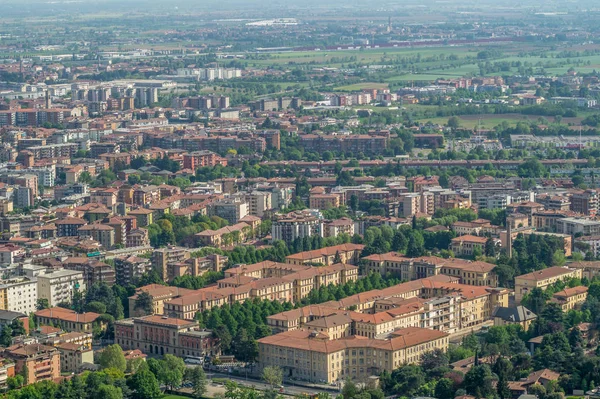 Панорама Города Бергамо Весной — стоковое фото