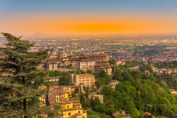 Panorama Bergamo Při Západu Slunce — Stock fotografie