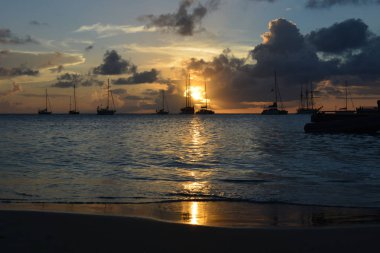 Güneşin bir gemi yukarıda