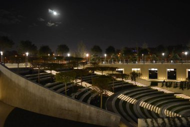 Amfitiyatro Krasnodar, dolunay ve gece gökyüzü gece ışıkları