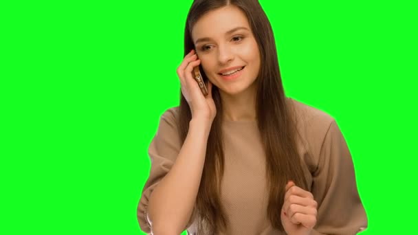 She asks about the service interlocutor by phone — Stock Video