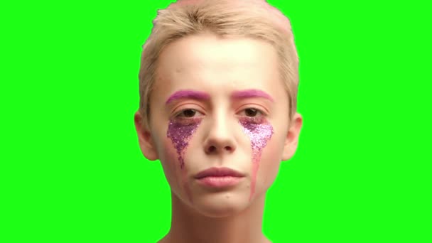 A girl with short hair and pink make-up art — Stock Video