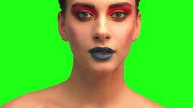 Güzel esmer yüz yakın çekim yeşil ekran portre