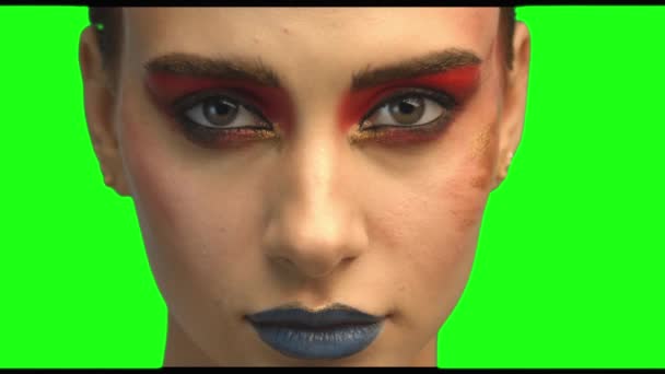 Beautiful brunette face close up portrait on green screen — Stock Video