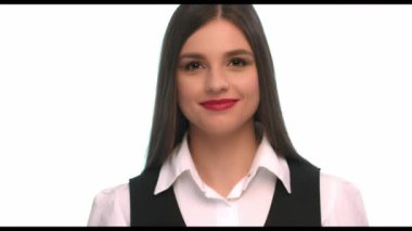 Güzel kız öpücük yakın çekim gönderir