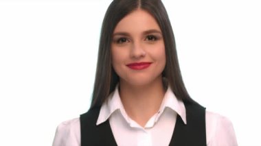 Güzel kız öpücük yakın çekim gönderir
