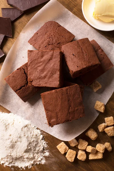 Pastel de brownie de chocolate e ingredientes de tarta —  Fotos de Stock