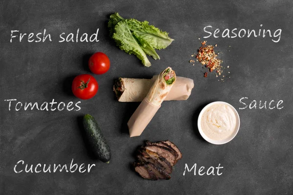 Донер шашлик - смажене яловиче м'ясо з овочами — стокове фото