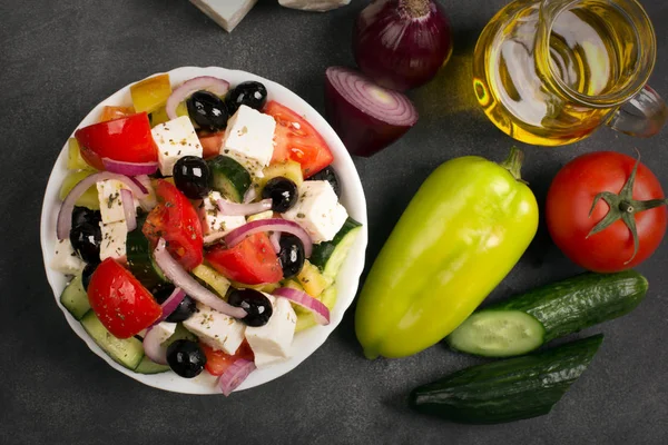 Griechischer Salat mit frischem Gemüse — Stockfoto