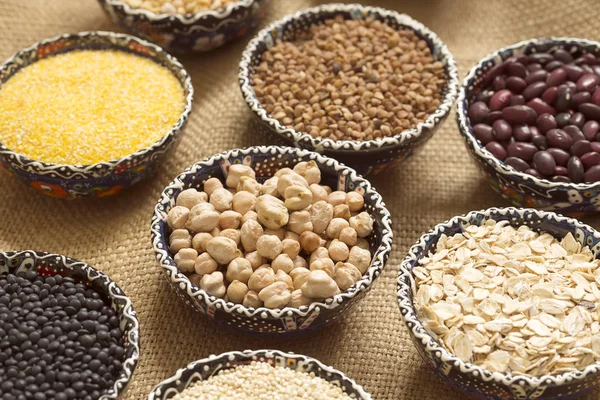 Seleção de vários cereais coloridos — Fotografia de Stock