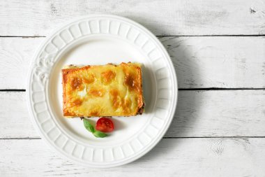 Kıyma ile yapılan geleneksel İtalyan lazanya