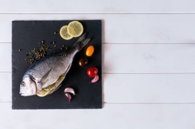 Akdeniz balık - dorado ve sebze