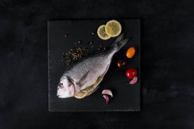 Akdeniz balık - dorado ve sebze
