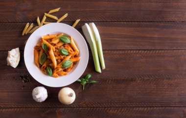Bolognese soslu İtalyan Penne makarna