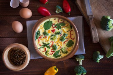 Sebze ve ıspanak ile hazırlanan omlet