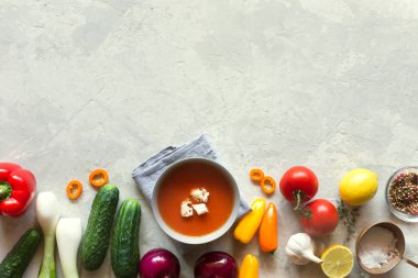 Taze salatalık domates gazpacho çorbası