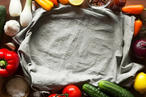 Contexte alimentaire biologique. Légumes sur la table — Photo