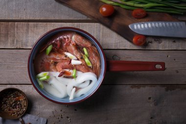 Geleneksel Tay çorbası Tom Yam