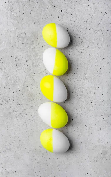 Five eggs on a gray concrete background — ストック写真