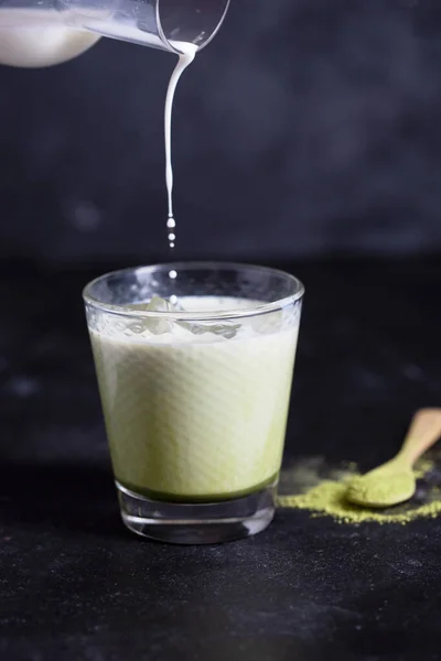 Ζεστό Πράσινο Matcha Chai Latte Γάλα Αμυγδάλου Βιολογικό Μοντέρνο Ποτό — Φωτογραφία Αρχείου