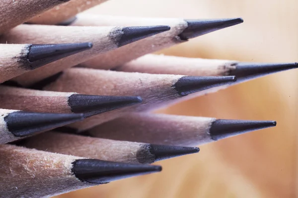 Makrofoto von geschärften einfachen Bleistiften. — Stockfoto
