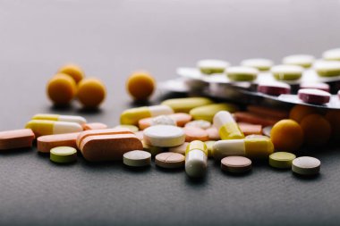 Birçok farklı ilaçlar, tablet, tablet, kapsül. Yakın çekimler