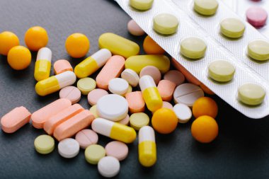 Birçok farklı ilaçlar, tablet, tablet, kapsül. Yakın çekimler