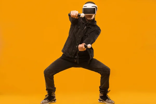 adam ayakta 3d gözlük