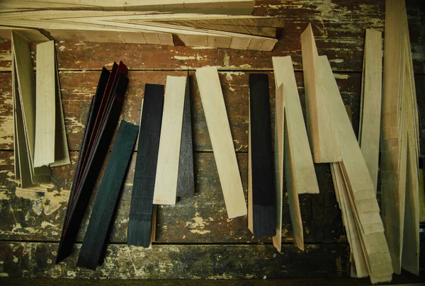 Дерев'яні заготовки. Виробництво наконечників — стокове фото