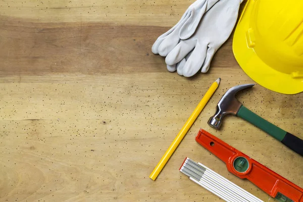 Koruyucu kask ve mason araçları 