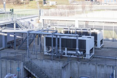 gerçekleşmesi için soğutucu birimi bir sanayi su soğutulmuş