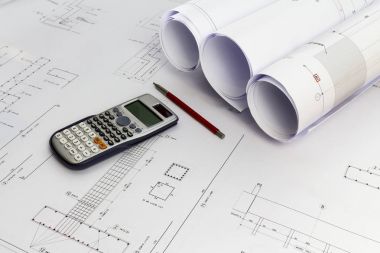 Bina: Proje çizimleri ile Ofis Masası