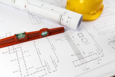 Bina: Proje çizimleri ile Ofis Masası