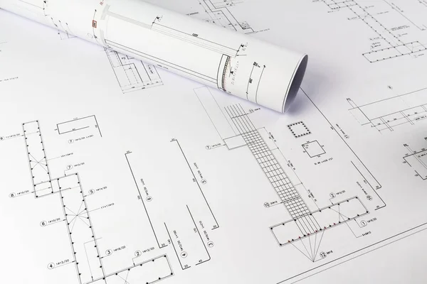 Bina: Proje çizimleri ile Ofis Masası