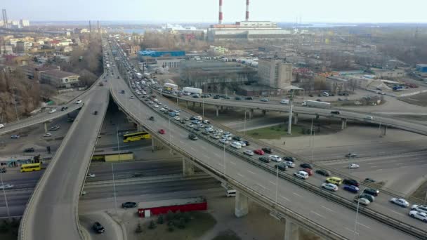 Motorväg trafikstockning på grund av olycka ovanifrån. — Stockvideo