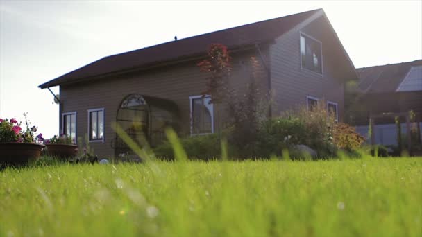 Садові вдома сонячної — стокове відео