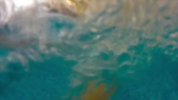 Atleet zwemt onder water in zwembad Gopro — Stockvideo