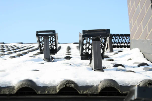 Works chimney in winter - a view of the chimney and treads — Stock Photo, Image