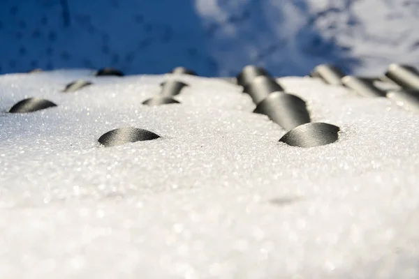 Dachziegel mit Schnee bedeckt — Stockfoto