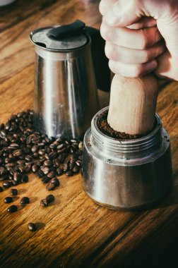 İtalyan espresso evde hazırlanması süreci