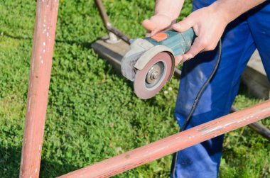 Açı değirmeni, metal yapı yenileme